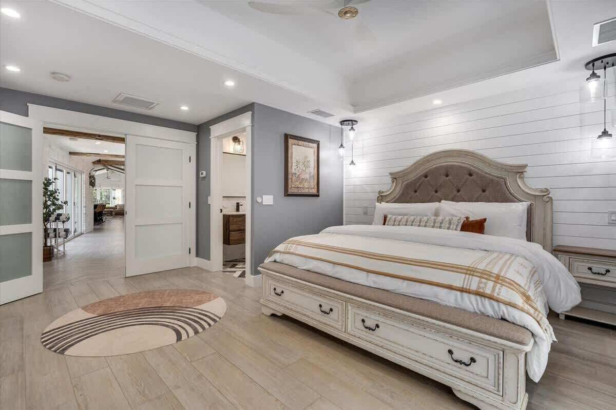 2 bedrooms, iron/ironing board, travel crib, free WiFi