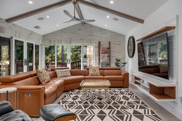 Smart TV, stereo - Villa with Pool, Hot Tub and Tastings Included (Healdsburg)