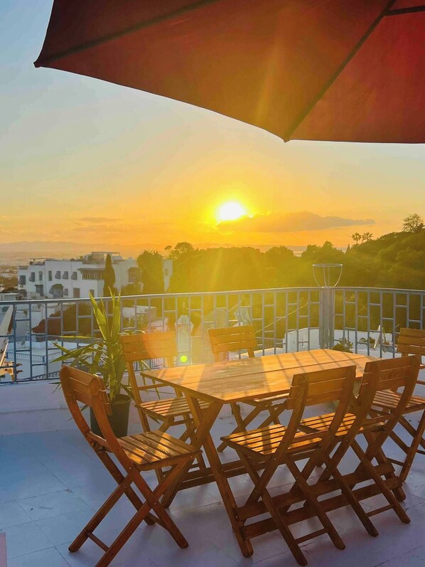 Outdoor dining - 3 bedroom private vacation home in sidi bou said (Sidi bou said)