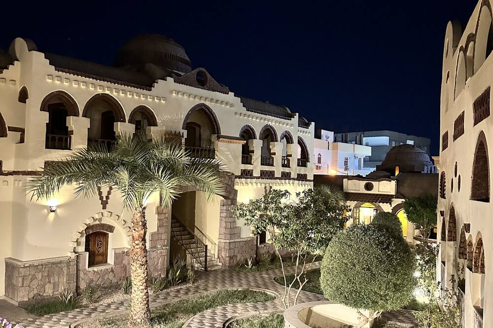 Elphardous Oasis Hotel