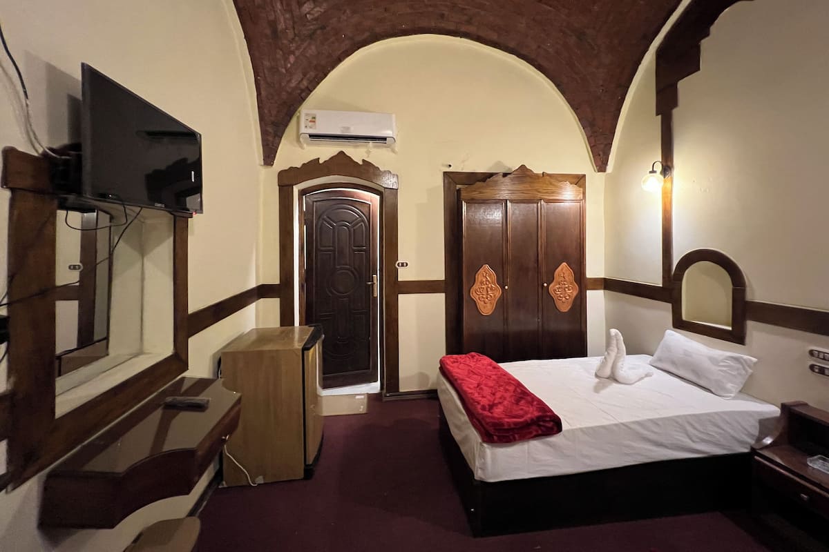 Minibar, wifi gratis y ropa de cama