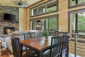 Dining - Luxury Mountain Getaway ⛰️ Walkout Balconies ⭐️Outdoor Fireplace ⭐️ BigTime Game Rm (Blue Ridge)