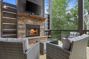 Property grounds - Luxury Mountain Getaway ⛰️ Walkout Balconies ⭐️Outdoor Fireplace ⭐️ BigTime Game Rm (Blue Ridge)