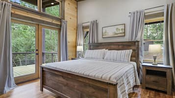 3 bedrooms, desk, iron/ironing board, travel crib