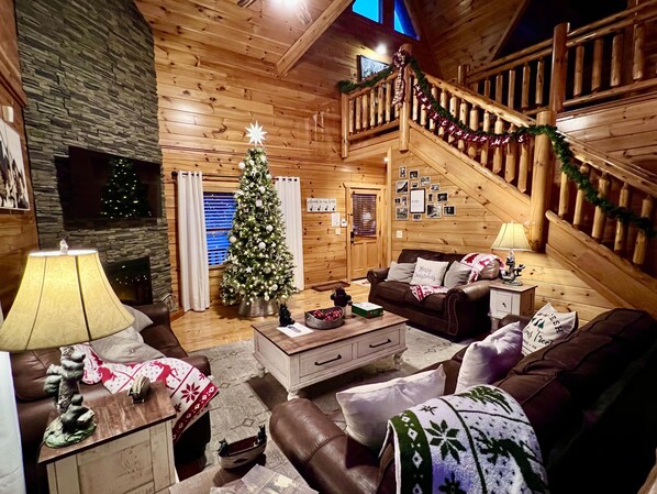 Smart TV, fireplace, video games, DVD player - 10 Min to Dollywood! Christmas Time in the Smokies (Pigeon Forge)