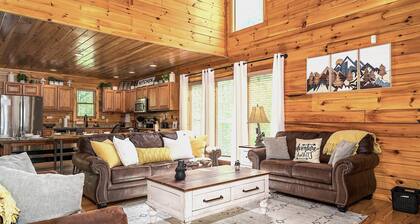 Mtn Views, Hot Tub, Indoor Pool, Theater Room!