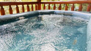 Tina de hidromasaje al aire libre