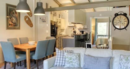 Walk Everywhere: Relaxing Val D'Sol Condo