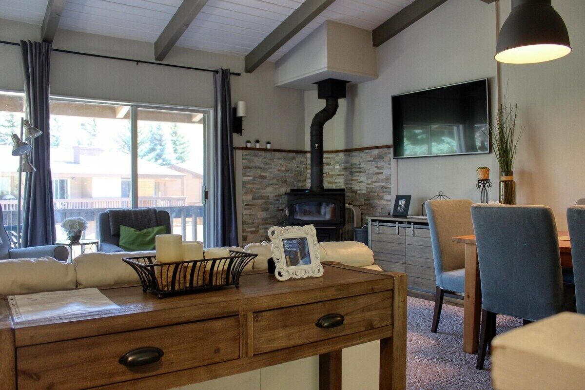 Walk Everywhere: Relaxing Val D'Sol Condo