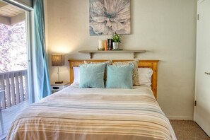 3 bedrooms, WiFi - Walk Everywhere: Relaxing Val D'Sol Condo (Sun Valley)