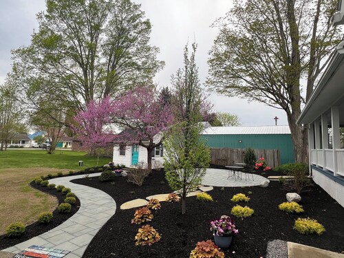 Quaint historic home in the heart of Bemus Point Village- a stroll to the water!