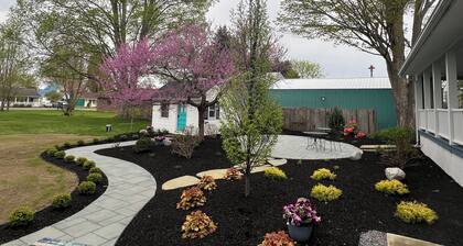 Quaint historic home in the heart of Bemus Point Village- a stroll to the water!