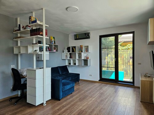 Exclusive Living Apartment 
