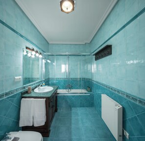 Shower, hair dryer, bidet, towels - Oteses11 Amplitud-confort-tranquilidad en el Centro de Baeza. Parking Privado (Baeza)