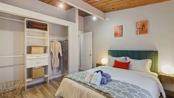 3 bedrooms, iron/ironing board, WiFi (free), bed sheets