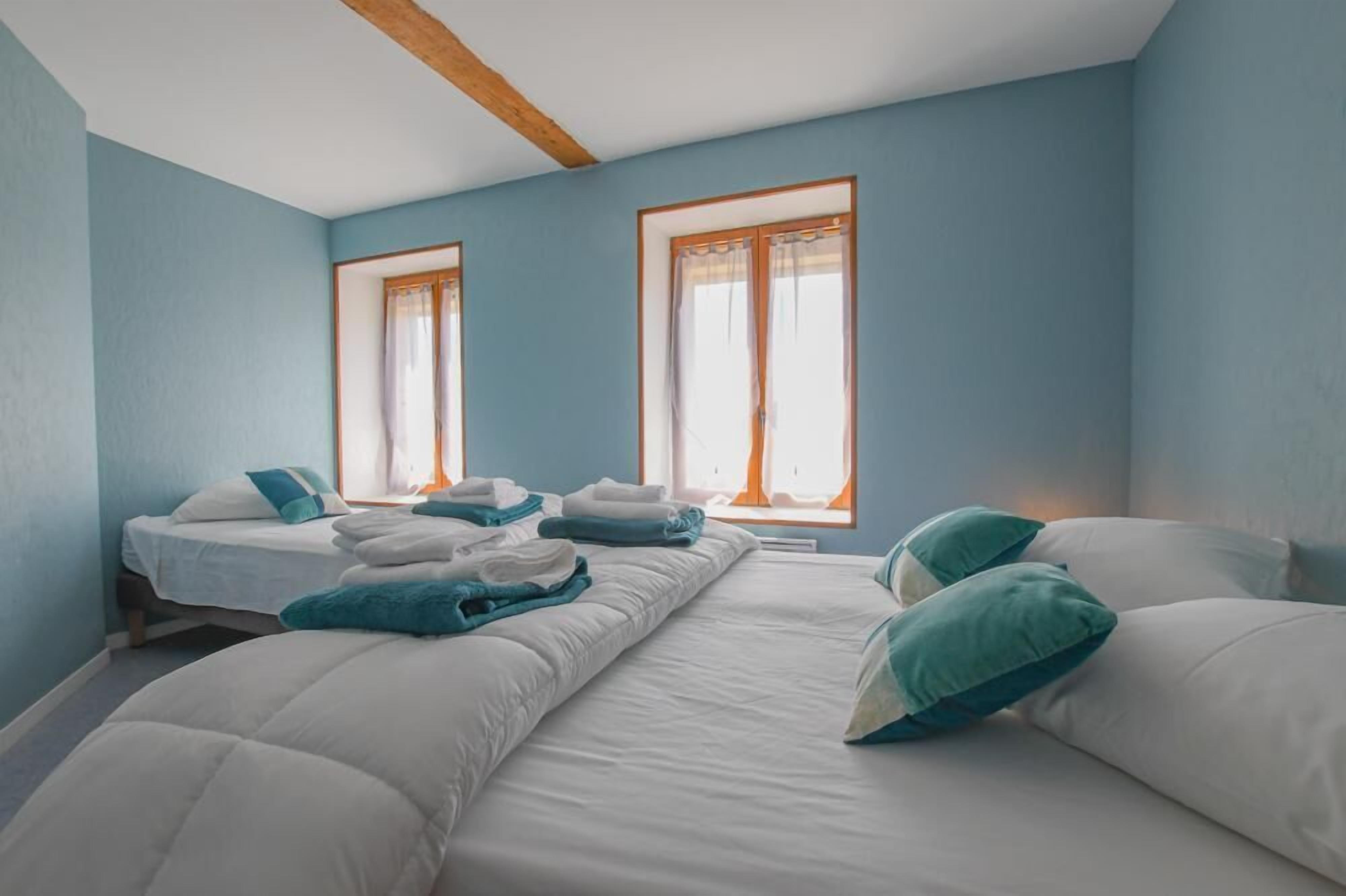 2 bedrooms, iron/ironing board, travel crib, WiFi (free)