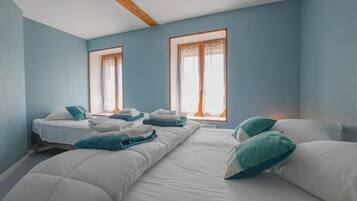 2 bedrooms, iron/ironing board, travel crib, WiFi (free)
