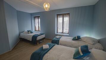 2 bedrooms, travel crib, free WiFi