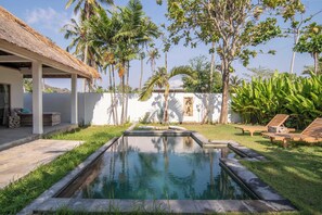 Outdoor pool - Villa Alang Alang with private Pool & Garden (Selong Belanak)