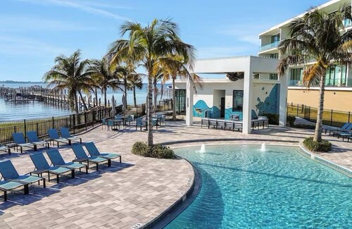 Riverside Paradise