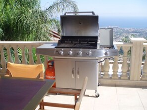 Outdoor dining - Sun Set Suite Villa. Ideal for large party Groups! Weddings! Anniversaries! (Peyia)