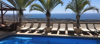 Sun Set Suite Villa. Ideal for large party Groups! Weddings! Anniversaries!