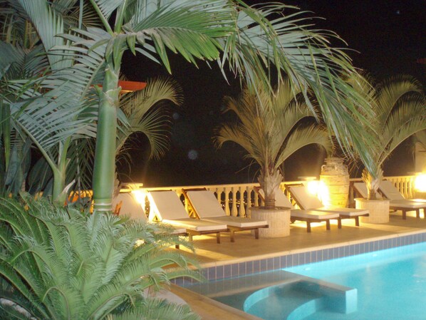 Outdoor pool - Sun Set Suite Villa. Ideal for large party Groups! Weddings! Anniversaries! (Peyia)