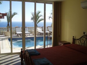 7 bedrooms, desk, iron/ironing board, travel cot - Sun Set Suite Villa. Ideal for large party Groups! Weddings! Anniversaries! (Peyia)