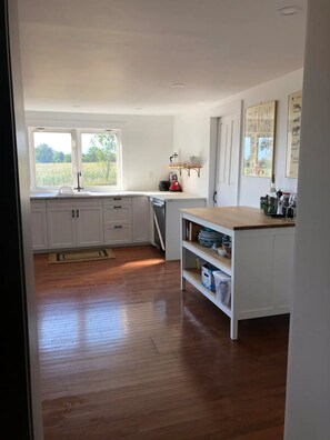 Fridge, oven, stovetop, dishwasher - Enjoy all that the County has to offer!
Located close to all the things. (Prince Edward)