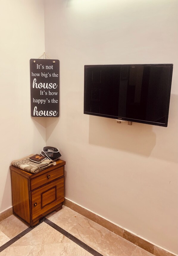 Interior - Stylish 2BR Unit: ideal retreatliving room kitchen (Islamabad)