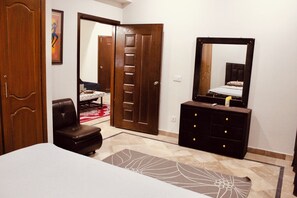 2 bedrooms, iron/ironing board, WiFi, bed sheets - Stylish 2BR Unit: ideal retreatliving room kitchen (Islamabad)