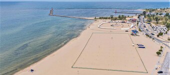 Palmer House Retreat: Minutes from Downtown Muskegon & Lake Michigan