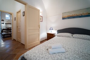 1 bedroom, iron/ironing board, internet, bed sheets - The Arches of Ortigia - Cala Rossa Cozy Apartment (Siracusa)
