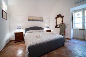 1 chambre, fer et planche à repasser, accès Internet, draps fournis