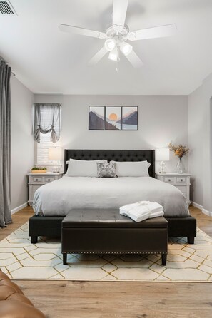 3 habitaciones, escritorio, tabla de planchar con plancha y wifi gratis 