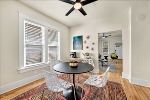 Dining - .2 mi to Downtown Rogers, Heated pool on Bike Trail, King Bed, Fire table  (Rogers)