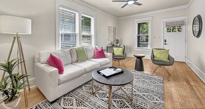 .2 mi to Downtown Rogers, Heated pool on Bike Trail, King Bed, Fire table