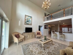 Smart TV - Bike to Vanderbilt Beach/Wiggins Pass, Heated Pool, 2 Story Luxury Home (North Naples)