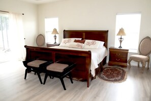 4 bedrooms, desk, iron/ironing board, WiFi