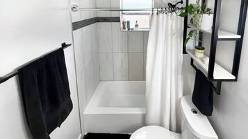 Handtücher, Seife, Toilettenpapier