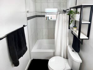 Handtücher, Seife, Toilettenpapier