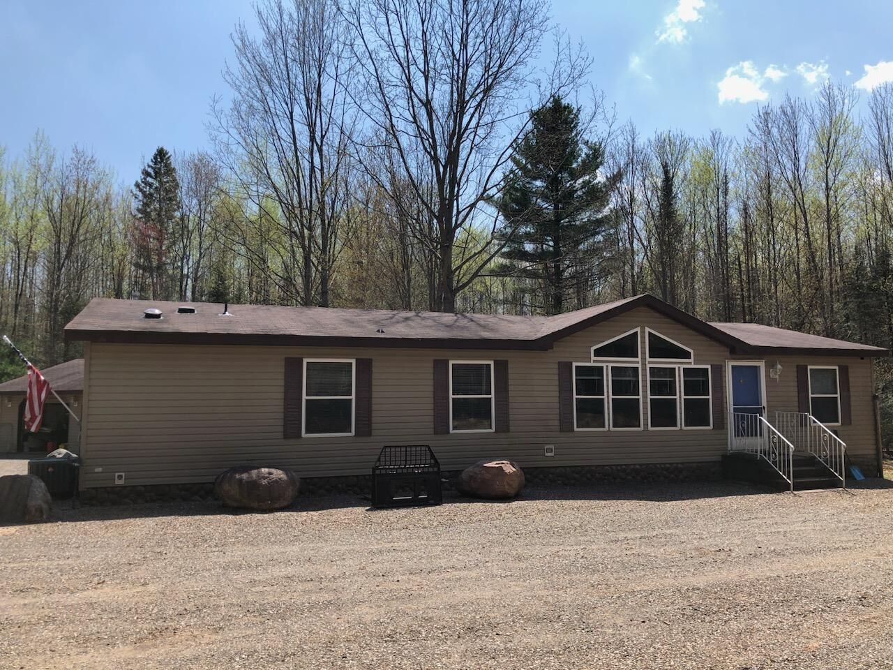 Cozy Northwoods Retreat! Great for relaxing and trail riding!
