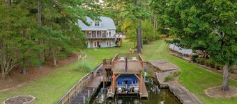 Spacious Home, Dock, Sauna, Firepit, Workout Equipment, Waterfront.