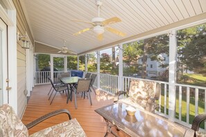 Outdoor dining - Spacious Home, Dock, Sauna, Firepit, Workout Equipment, Waterfront. (Henrico)