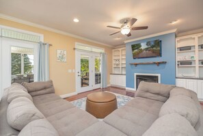 تلفزيون ذكي، مدفأة، تنس طاولة