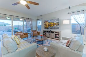 Smart-TV, Kamin, Tischfußball