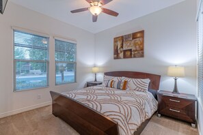 4 Schlafzimmer, Schreibtisch, Bügeleisen/Bügelbrett, kostenloses WLAN