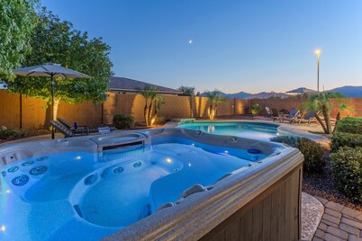 Surprise: One Story, Mt VIEWS, Games, Pool w/Optional Heat, Spa, Outdoor Wood Fireplace & Gas Grill