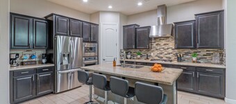 Surprise: One Story, Mt VIEWS, Games, Pool w/Optional Heat, Spa, Outdoor Wood Fireplace & Gas Grill