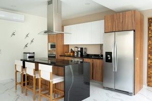 Fridge, microwave, dishwasher, coffee/tea maker